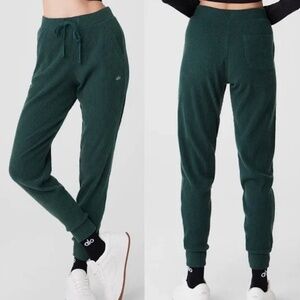 Alo Yoga Muse Sweatpant Small (S/P) Midnight Green